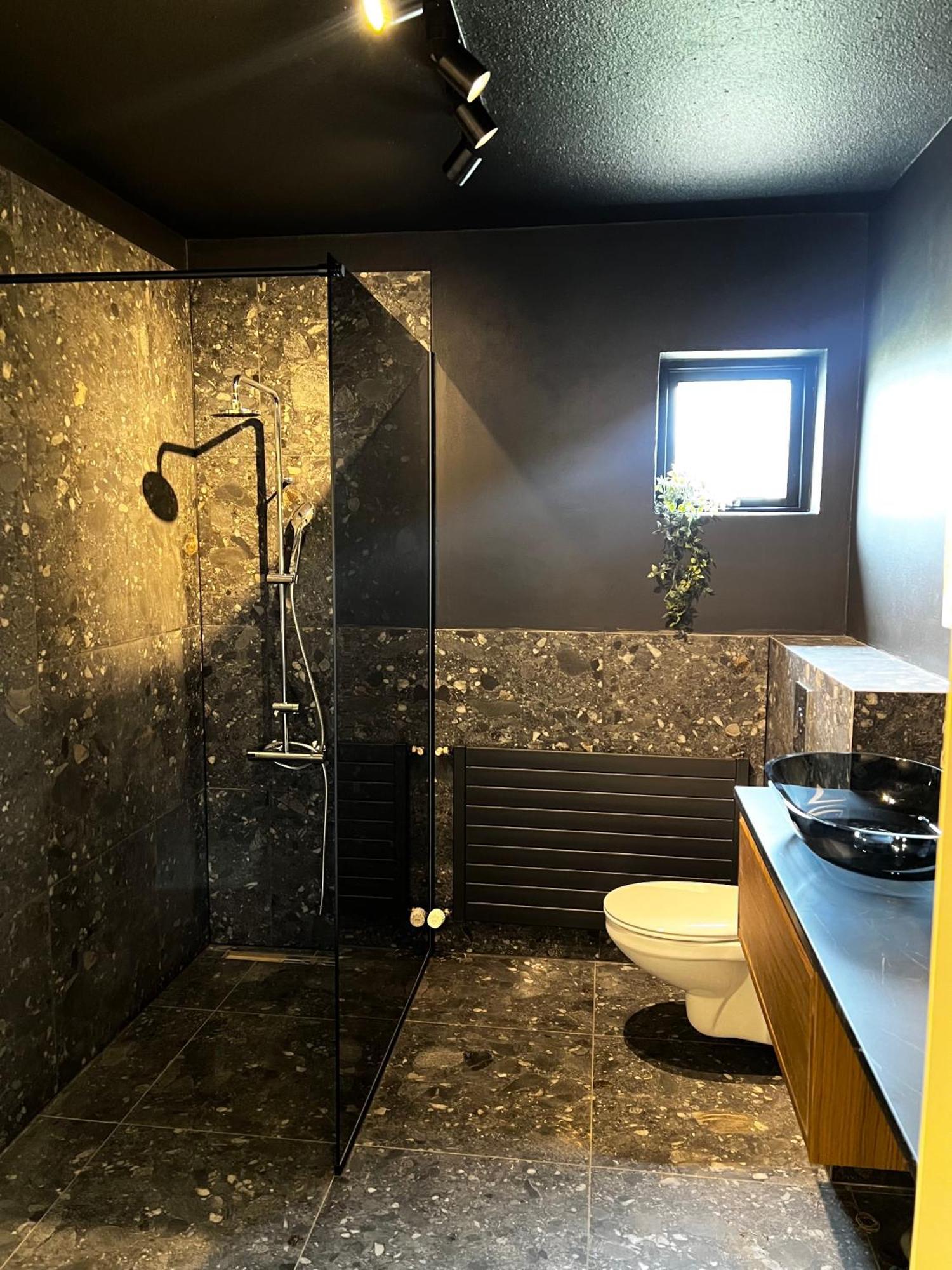 The Greyhouse "Big Apartment" Хофн Экстерьер фото
