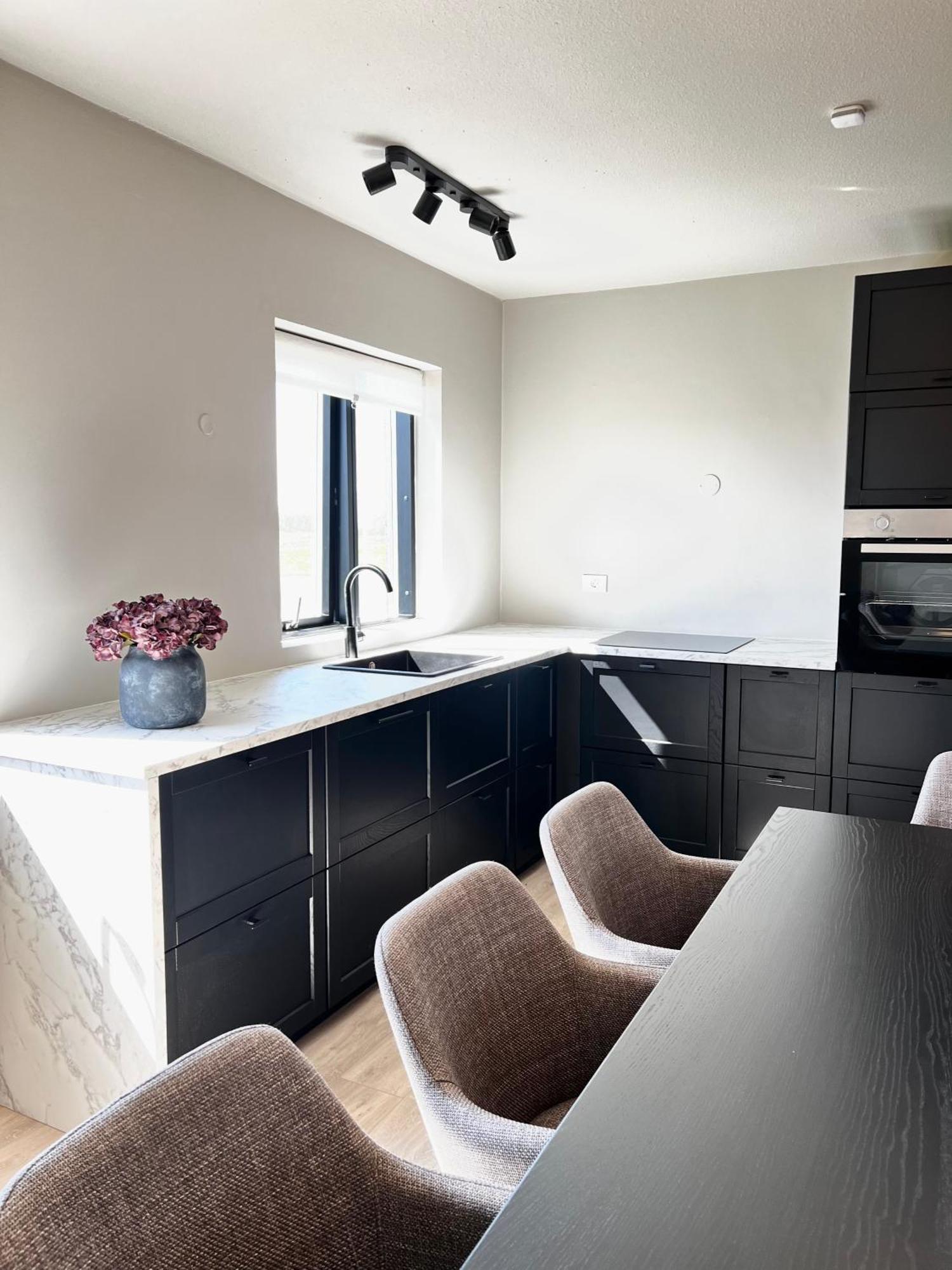 The Greyhouse "Big Apartment" Хофн Экстерьер фото